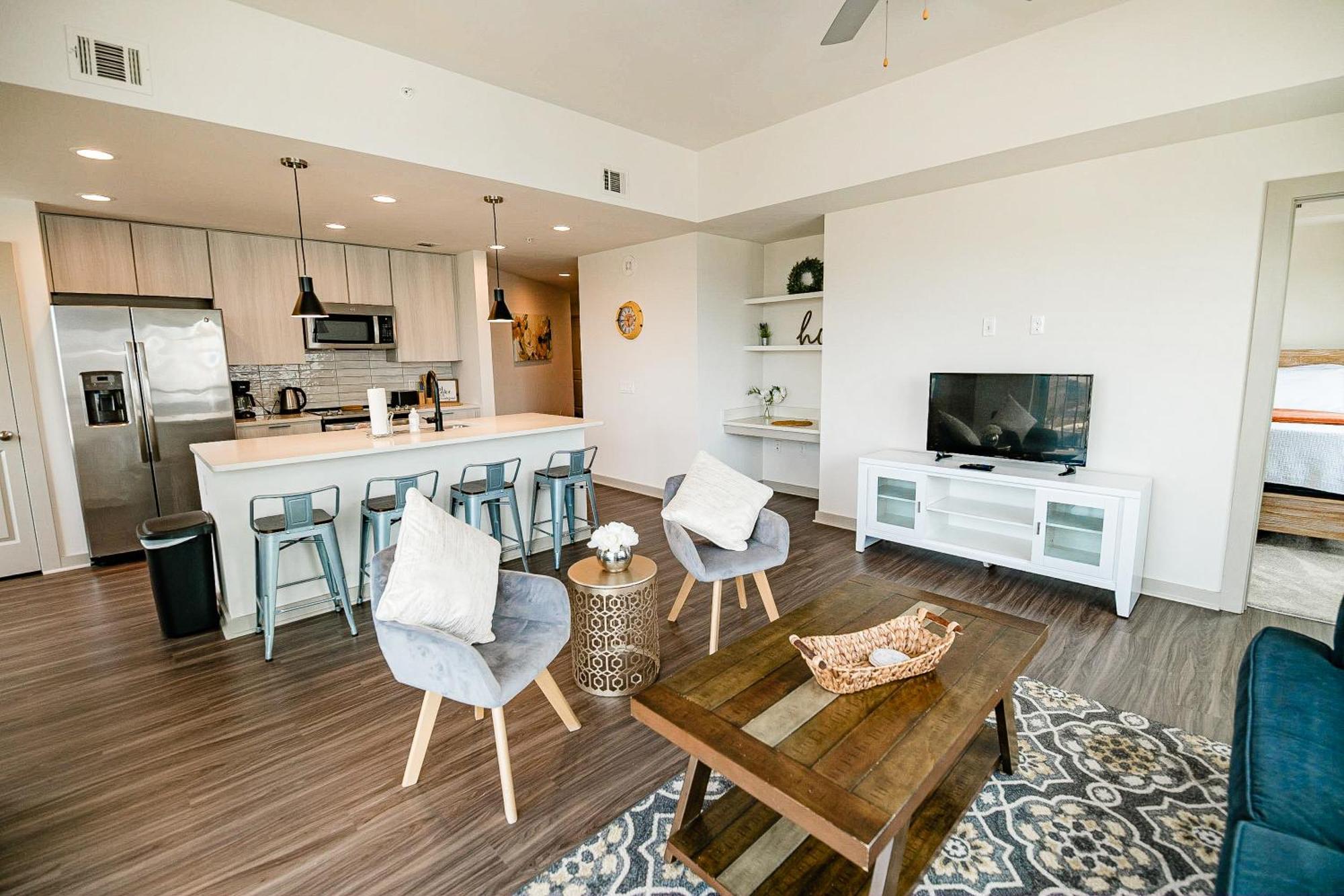 Corporate Uptown Furnished Apartment *