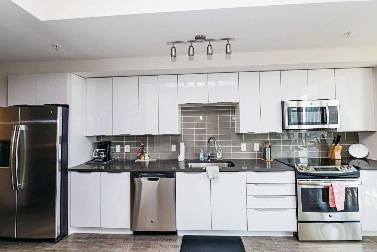 Corporate Uptown Furnished Apartment *